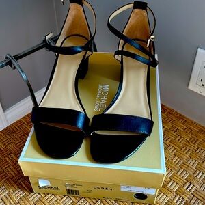 Michael Kors Serena flex sandal in black